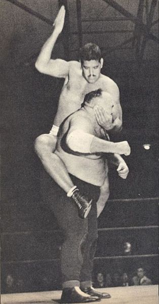 Dara Singh mounted punches to King Kong at JWA in a league match for All Asia Heavyweight Championship. (Source: Wikimedia Commons)