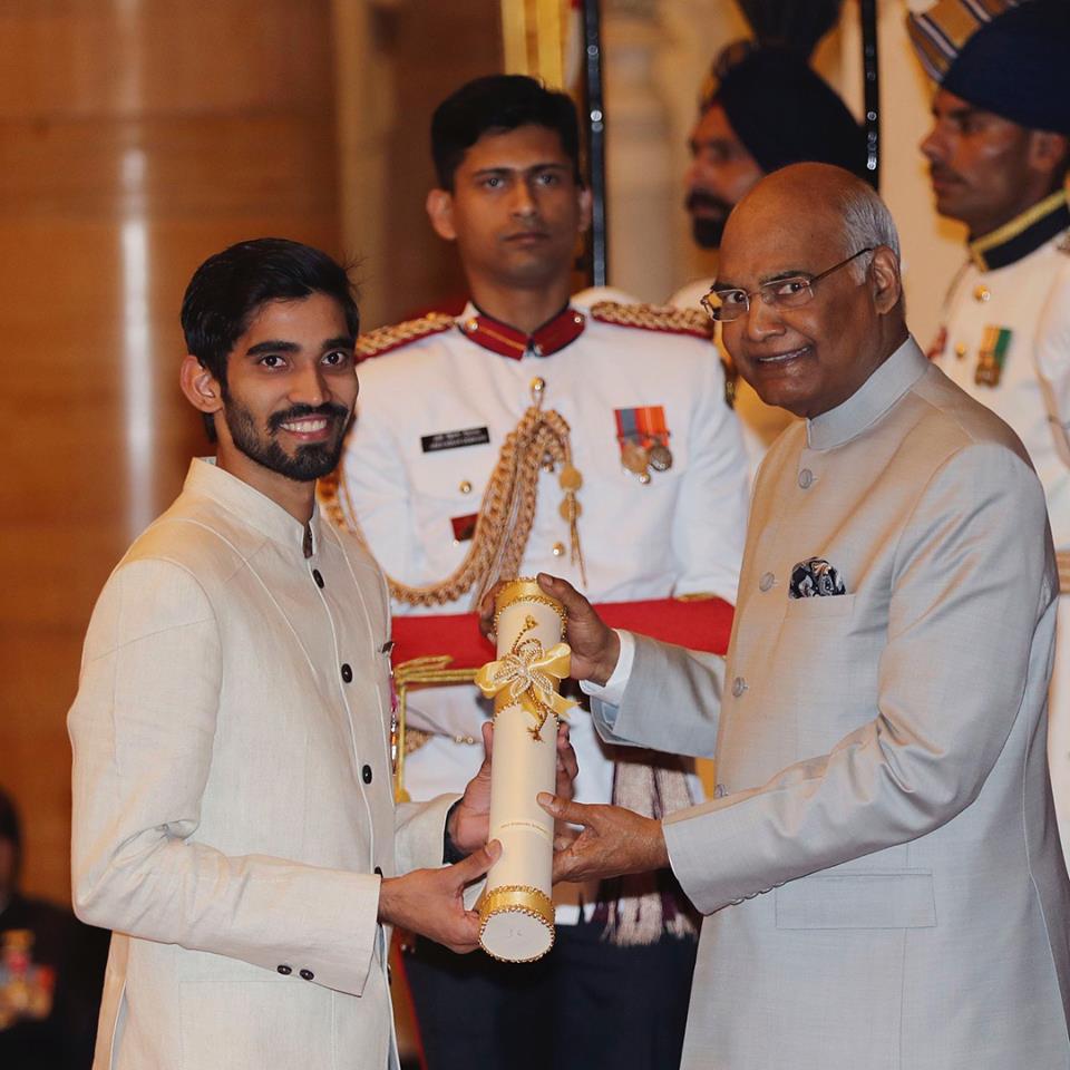 Kidambi Srikanth receiving Padma Shri from President Ramnath Kovind. (Source: Facebook/Srikanth Kidambi)