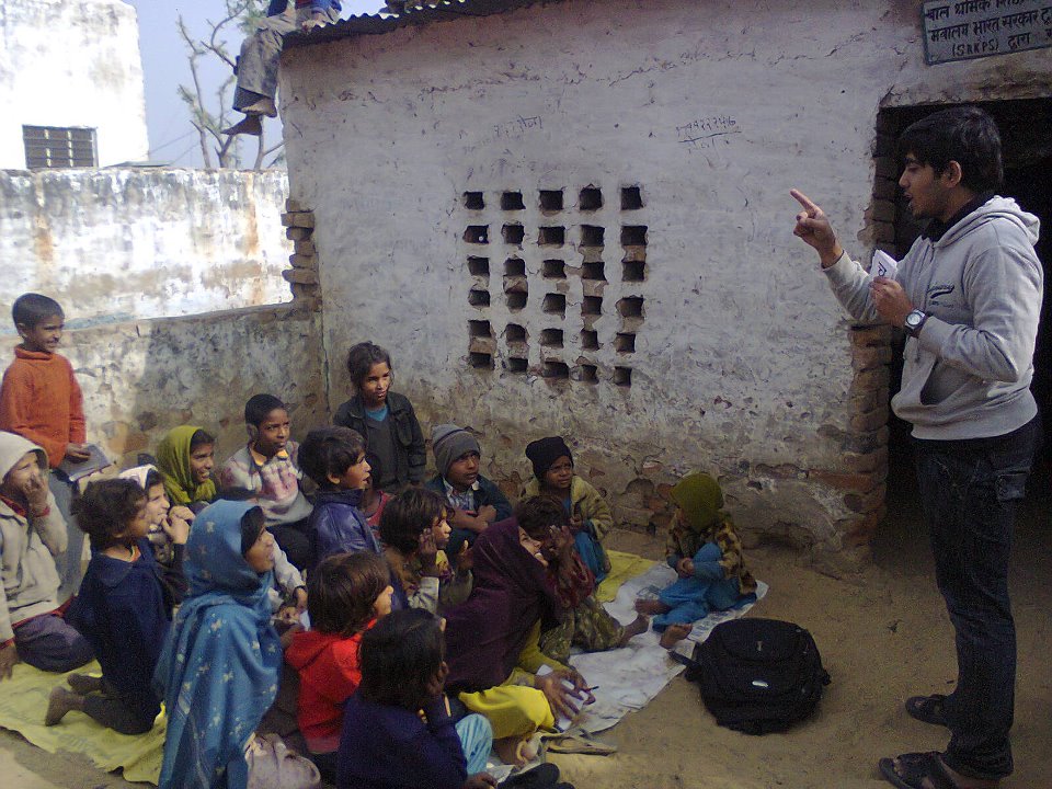 Student volunteer from BITS-PIlani conducting lessons.