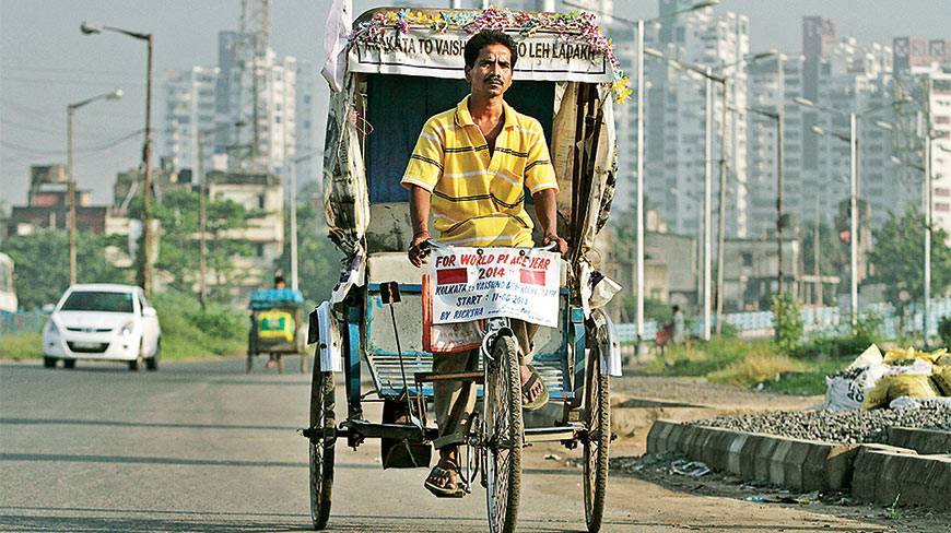 Satyen Das on his cycle rickshaw. (Source: Facebook) 