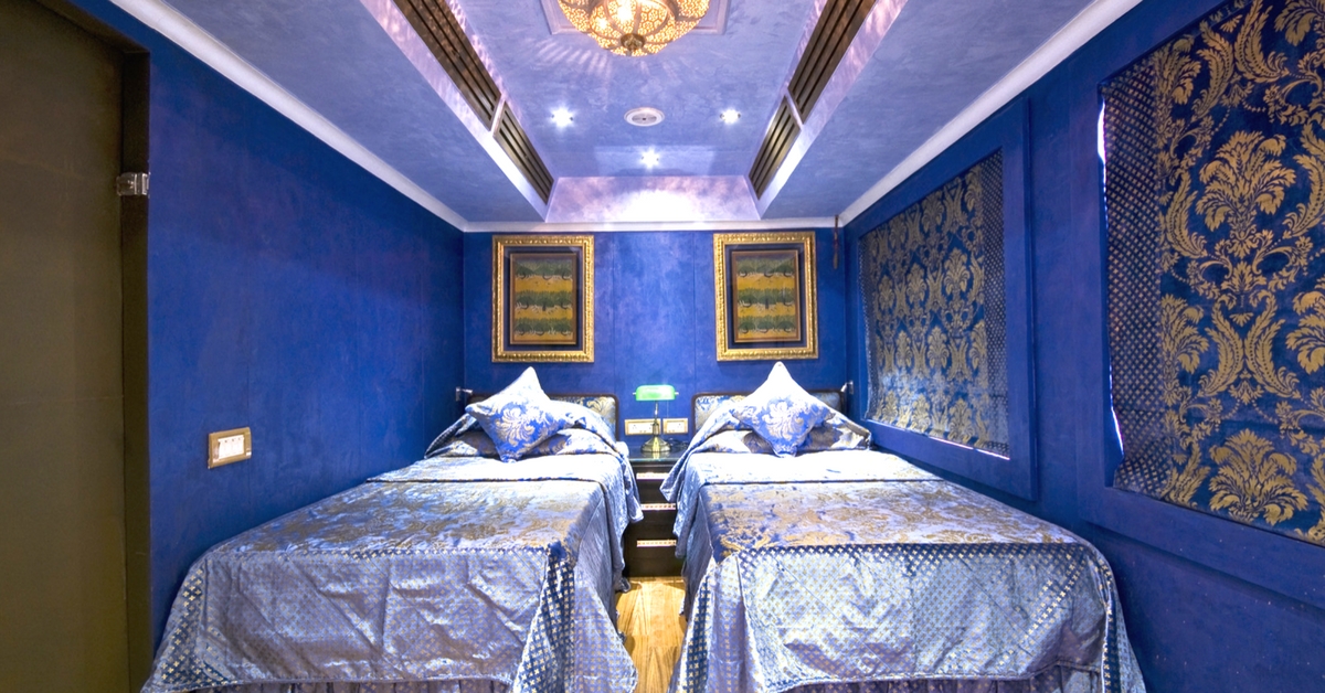 The Deluxe Sapphire Saloon, is luxurious just like the gem it derives its name from. Image Courtesy: Royal Rajasthan on Wheels luxury train