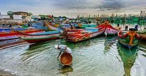 500 Cops Join Fisherfolk in Clearing 150 Tonnes of Trash From Chennai Beach!