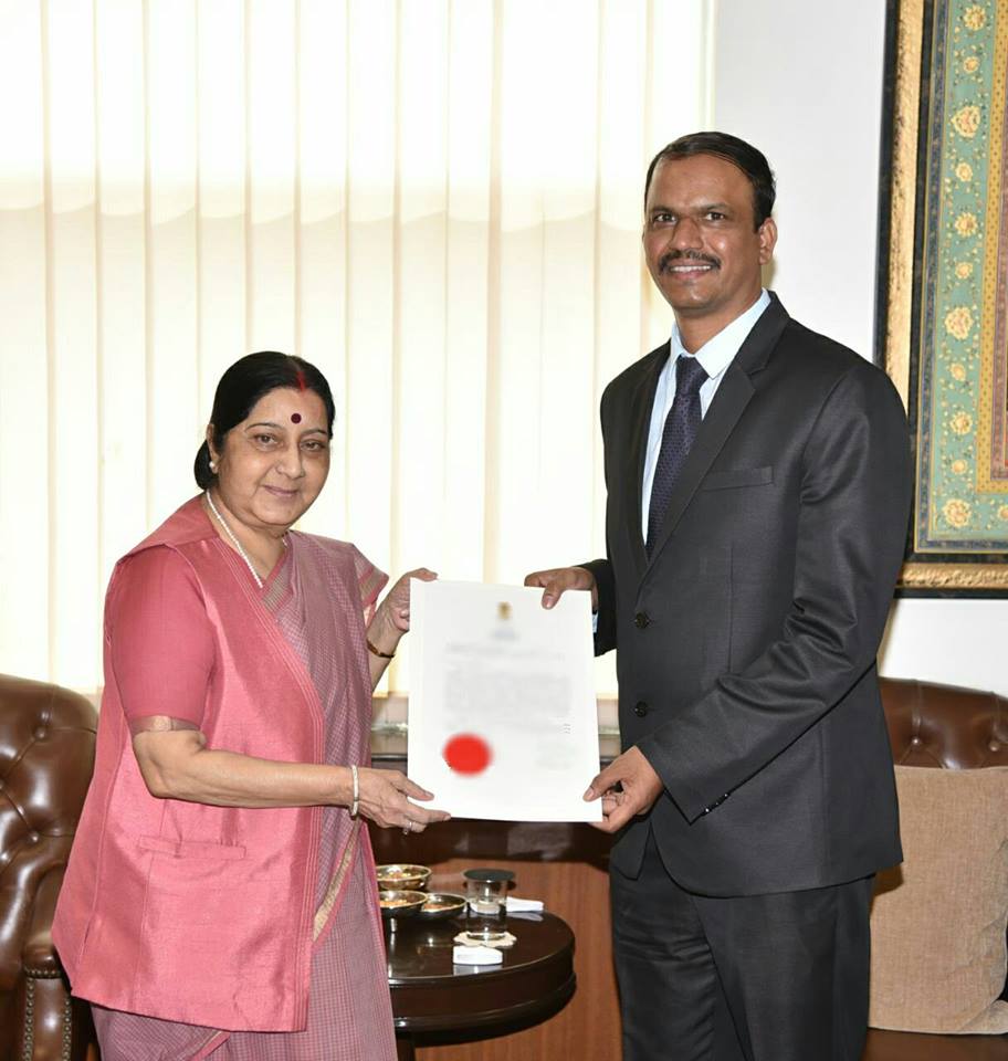 Indian Ambassador Atul Malhari Gotsurve with External Affairs Minister Sushma Swaraj. (Source: Atul M Gotsurve/Facebook)