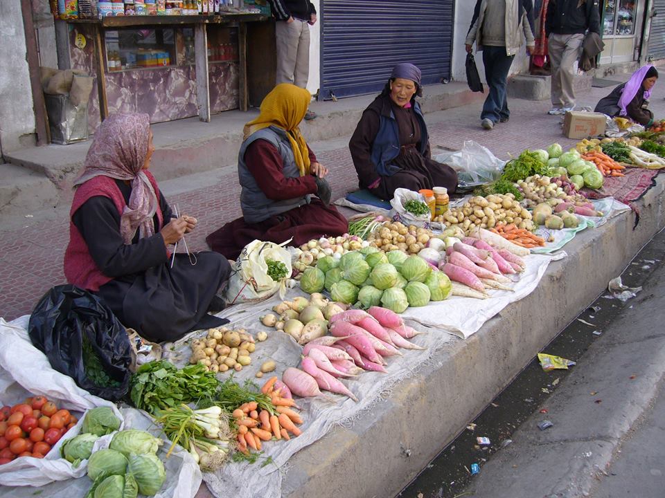 Ladakhi women selling veggies in Leh Bazaar. (Source: Faceboo/Agnes Ng)