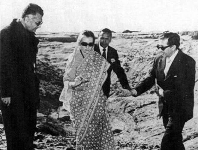 Indira Gandhi at the site of Pokhran-1. (Source: Facebook)