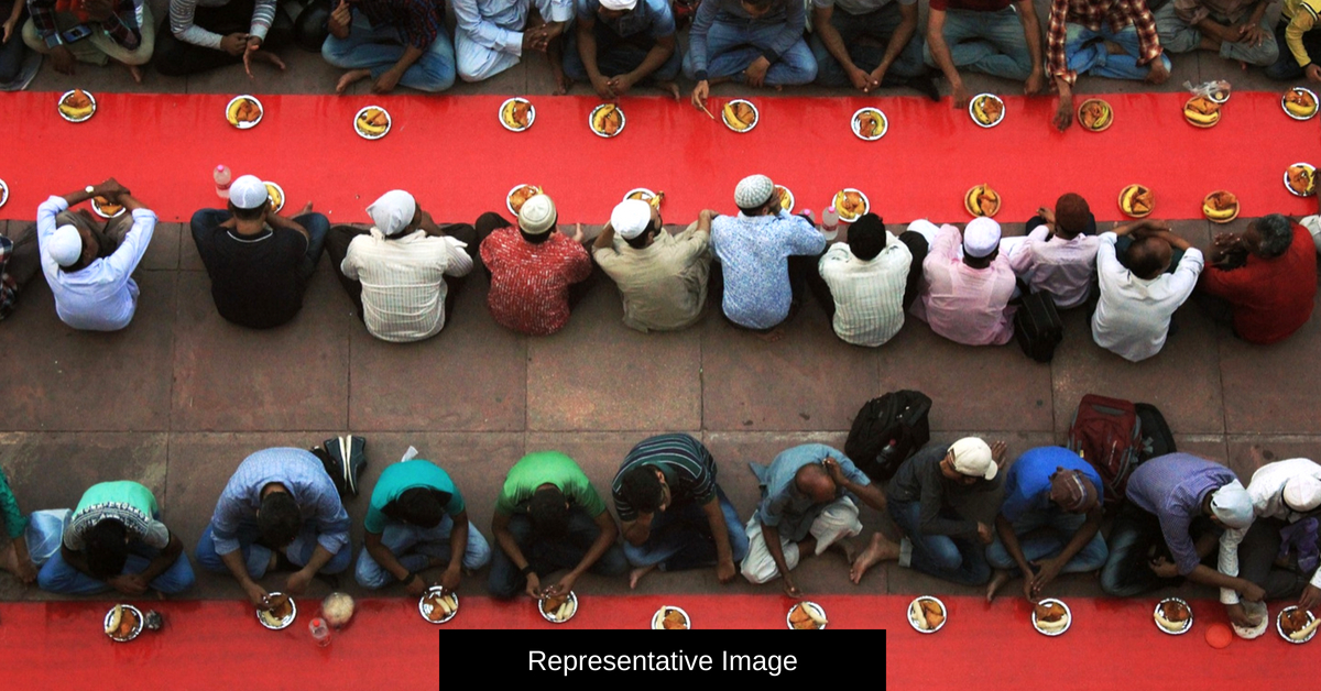 In Punjab Villages, Hindus & Sikhs Make Iftar Meal Special for Their Muslim Brethren!