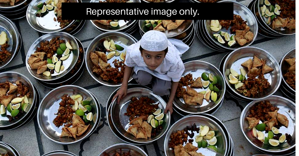 Bhopal Students Make & Serve ‘Ramzan Sehri’ for Relatives of Hospital Patients!