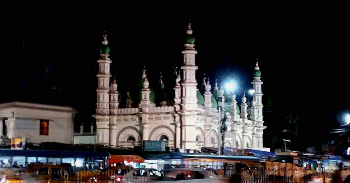 The mosque in Kolkata has seen devotees from far flung areas, flock to its premises.Image Credit: Susheel's Photography