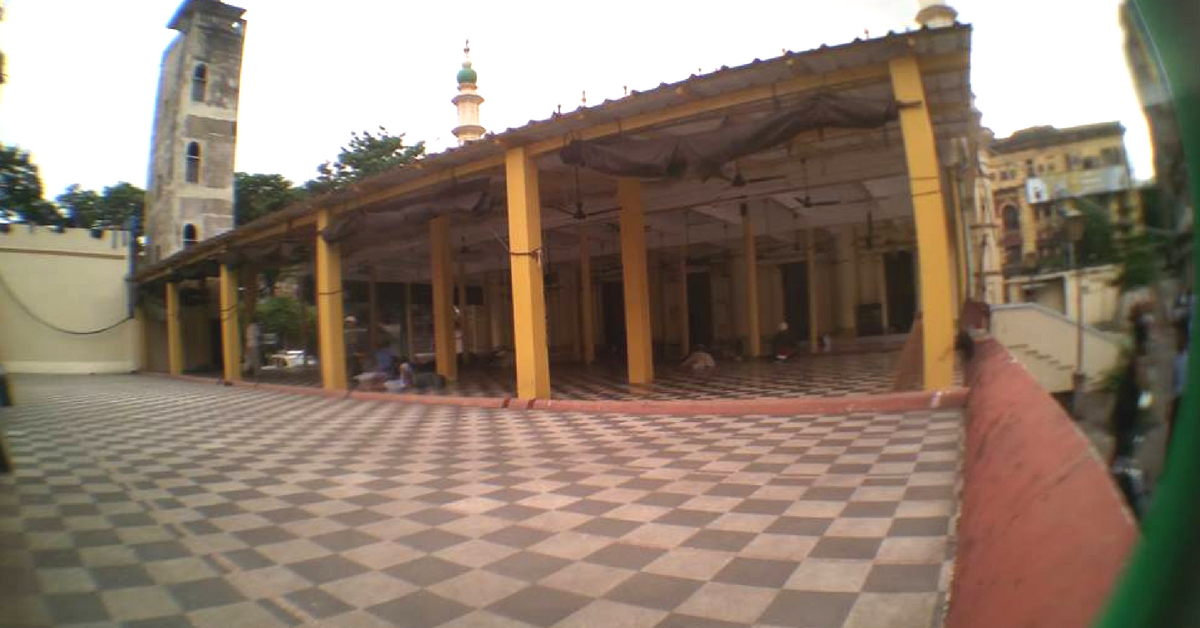 The prayer hall of the majestic Tipu Sultan Mosque, in Kolkata. Image Credit: Kolkatan Muslims
