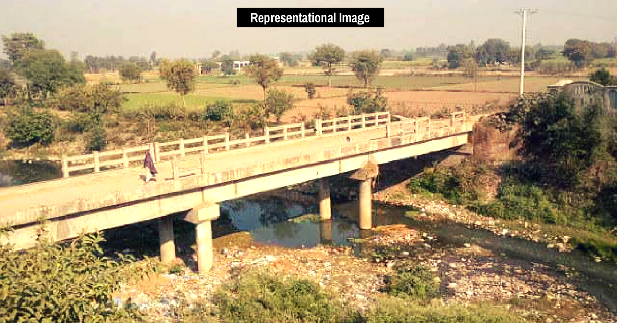 Disturbed by Kid’s Death, Retired UP Man Uses Rs 3 Lakh From PF to Build 70ft Bridge!