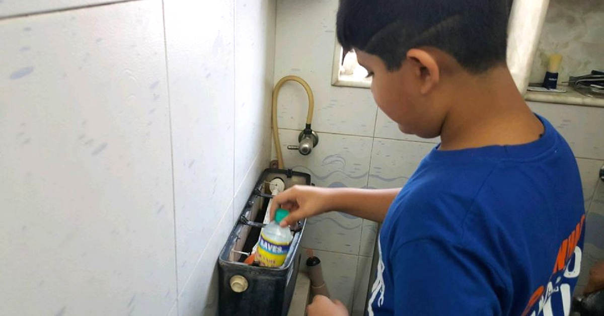 Mumbai Kids Find Super Simple Way to Prevent Wastage of Water While Flushing!
