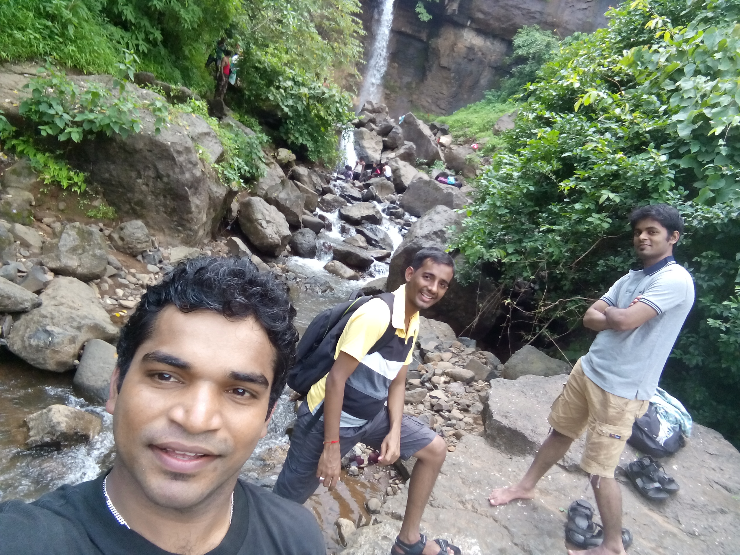 This Waste Warrior From Mumbai has Cleaned 6.7 Tonnes of Trash From 11 Waterfalls! (1)