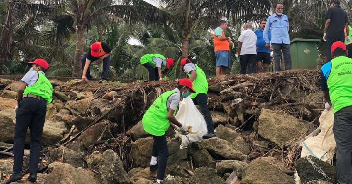 Citizens Group, School Children Get Together to Clear 7 Tonnes of Trash from Mumbai Beach!