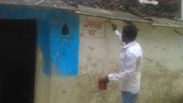 The administration marked houses that had constructed toilets. 