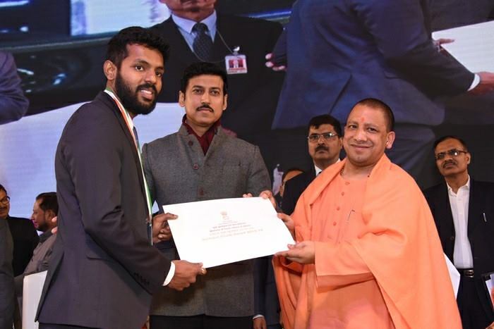 Receiving the National Youth Award from Minister of Youth Affairs and Sports Rajyavardhan Singh Rathore and UP Chief Minister Yogi Adityanath. 