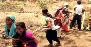 After Govt Ignores Father's Pleas, Sisters Work for 4 Months to Dig Up Well!