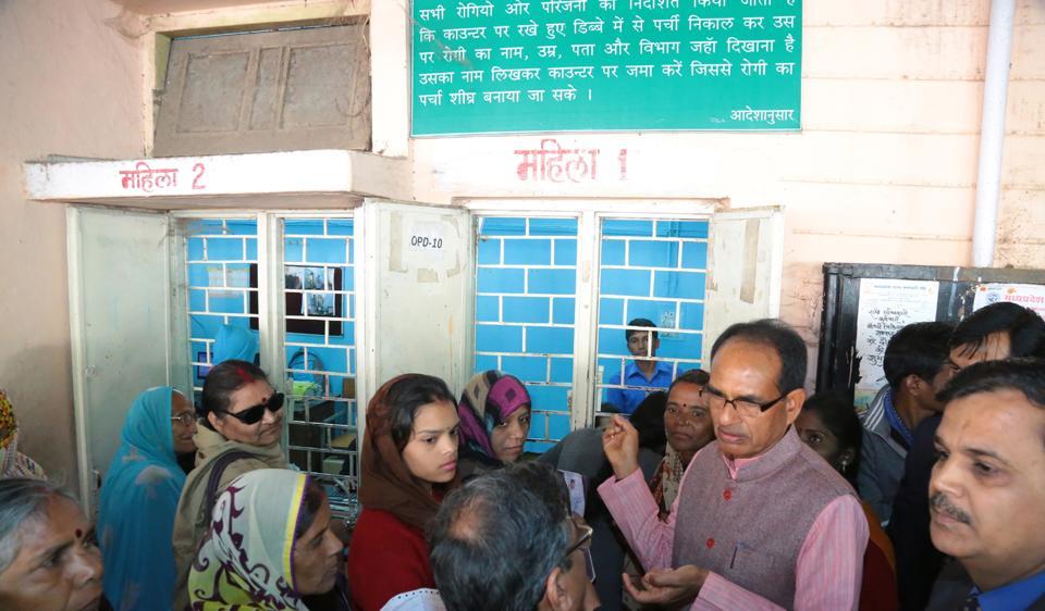 Madhya Pradesh Chief Minister Shivraj Singh Chouhan at a local government hospital pharmacy. (Source: MP govt)