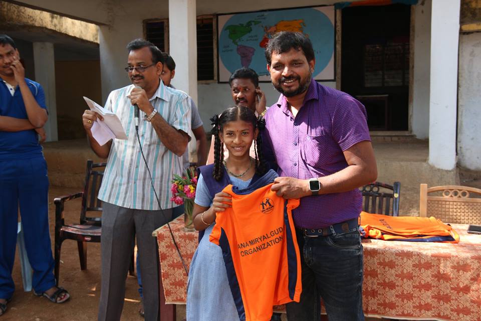 Sridhar Reddy distributing sports T-shits to the Gandhi Park School in his hometown. 