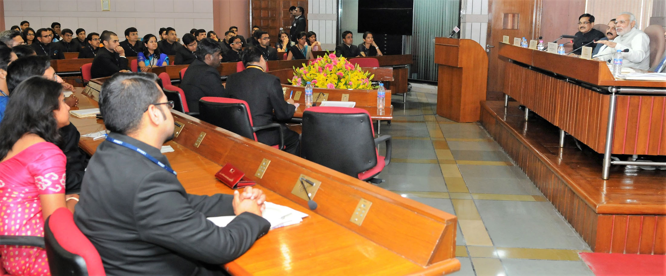 Prime Minister Narendra Modi interacting with the IAS probationers of 2015 batch at Parliament Library, in New Delhi on February 23, 2016. (Source: Wikimedia Commons)