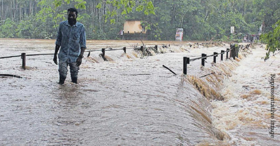 Kerala Floods:Man Saves Child Minutes Before Bridge Is Submerged - The ...