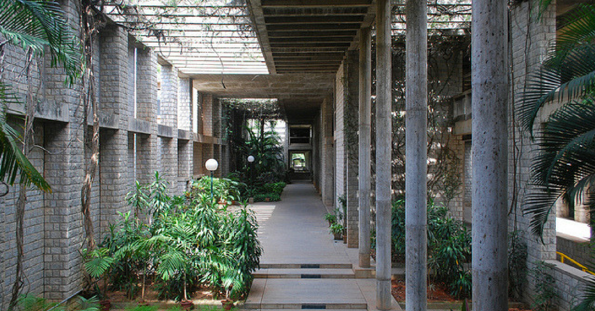 The stunning IIM Bangalore campus ensures abundant greenery in and around classrooms. Image Credit: Flickr