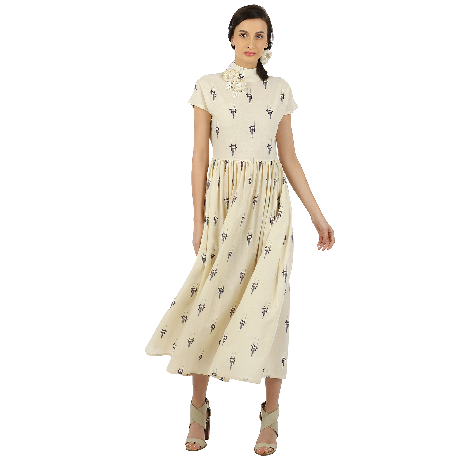 LuLu Fashion Store on X: Explore the wide variety of Handloom collections  of Krithi from LuLu Fashion Store. Handloom weaving forms an integral part  of the rich culture and tradition of India. @