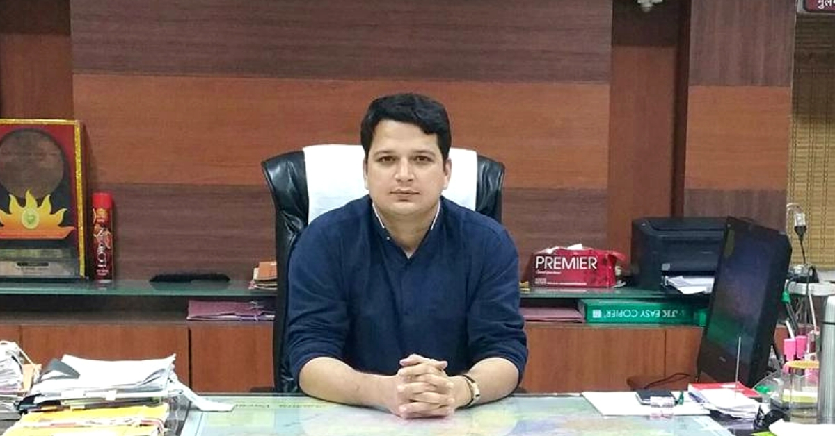 Shocked by ‘Paan’ Coated Office Walls, IAS Officer Cleans Spit Marks Himself