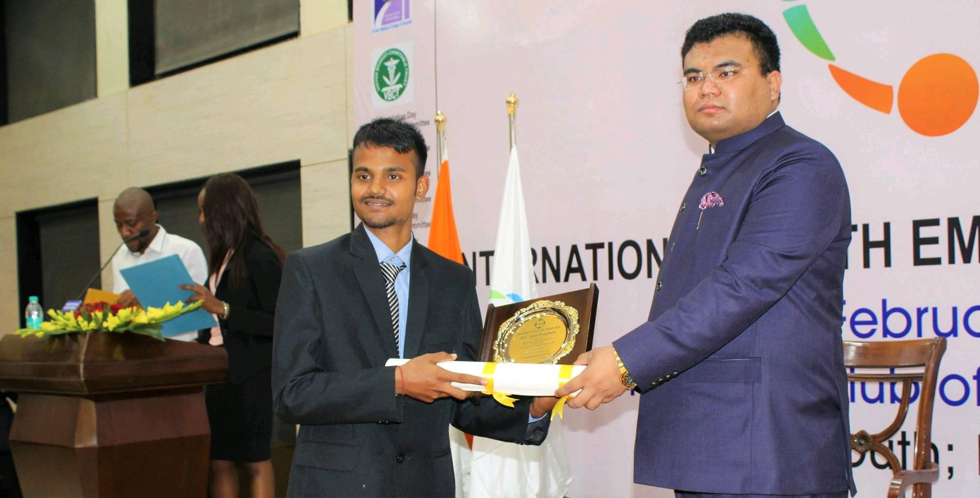 Anil Pradhan receiving the 2018 National Youth Icon Award. (Source: Facebook)