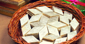 Sweet Shops Raided in Delhi: Simple DIY Hacks to Detect Food Adulteration This Diwali!