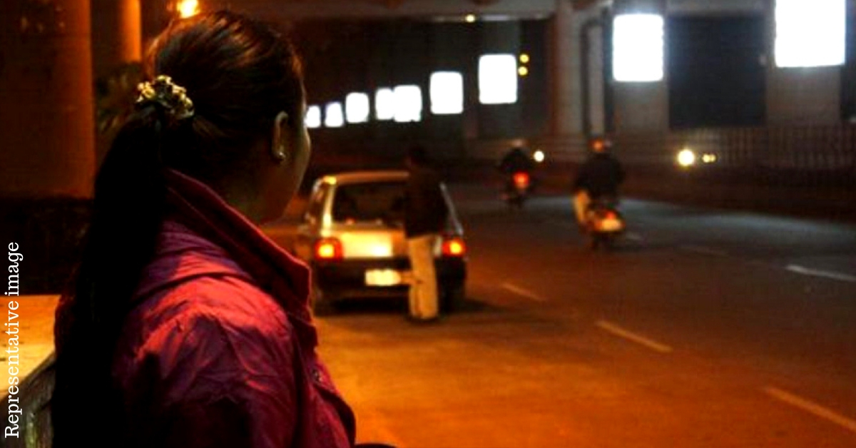 UP Traffic Cop Helps 2 Women Stranded at Night, Gets Thank You Note from Army Officer!