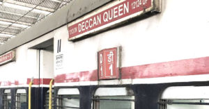 'Library On Wheels': Indian Railways' New Move Just Made Your Journeys More Interesting!
