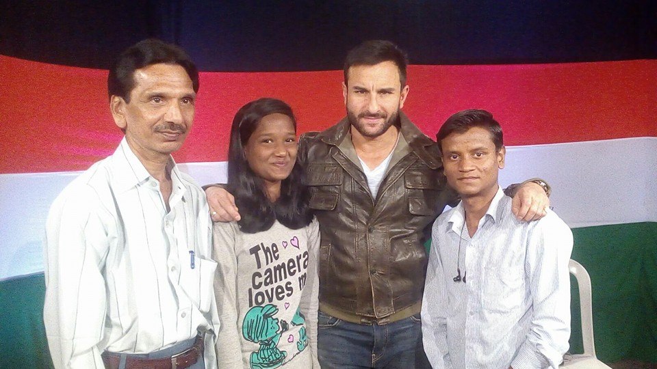 Devika Rotawan, her brother Jayesh and father Natwarlal with Bollywood star Saif Ali Khan. (Source: Facebook)