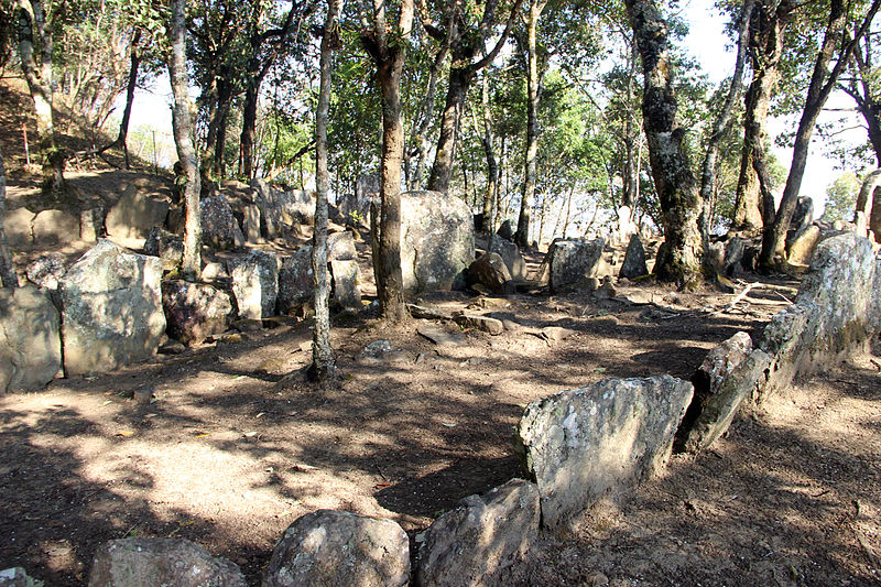 A pathway of monolithic menhirs