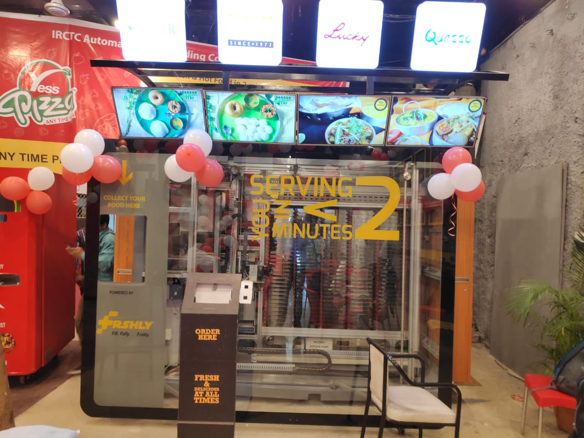 Food vending machine at Mumbai Central station. (Source: Piyush Goyal)