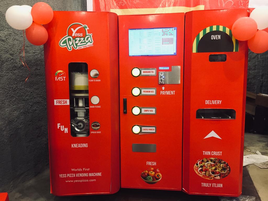 Passengers can now get custom-made meals at Mumbai Central Station's new food-vending court. Automatic food vending machines will serve freshly made food within 2 minutes at the click of a button. (Source: Twitter/Piyush Goyal)