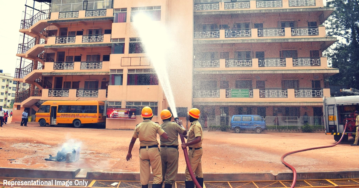 Hero Cop, 2 Teachers Avert Major Tragedy; Save 25 Kids From Raging Fire in Telangana!