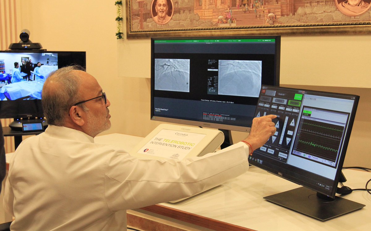 Dr Tejas Patel in his 'cockpit' conducting surgery yesterday. (Source: Twitter/CMO Gujarat) 