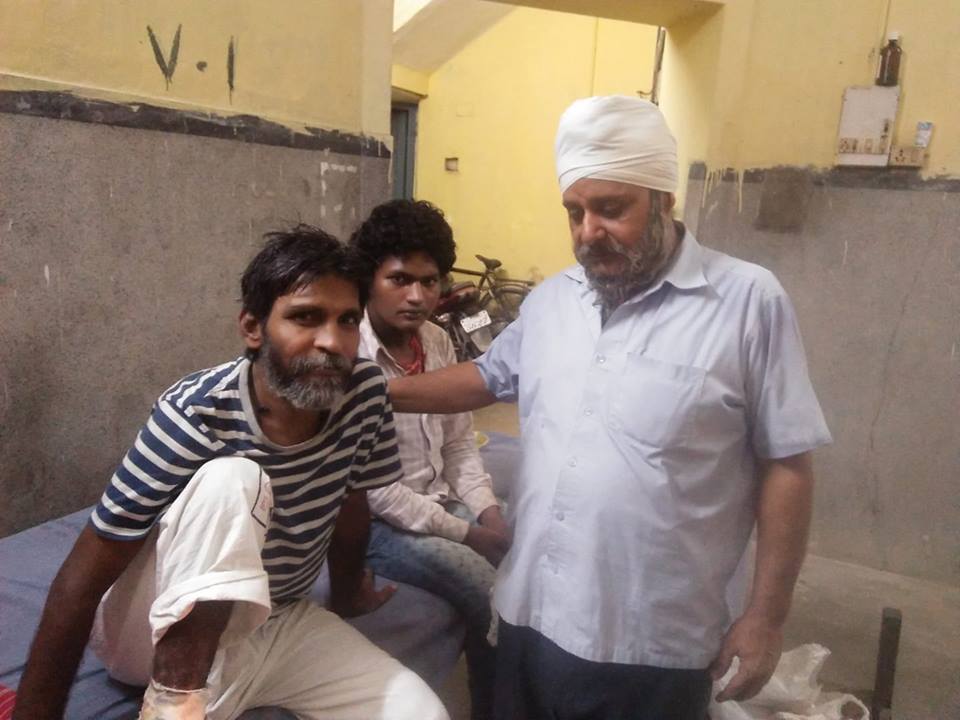 Gurmeet Singh (seen standing) with a patient at the ward for abandoned patients in Patna's largest government hospital. (Source: Facebook) 