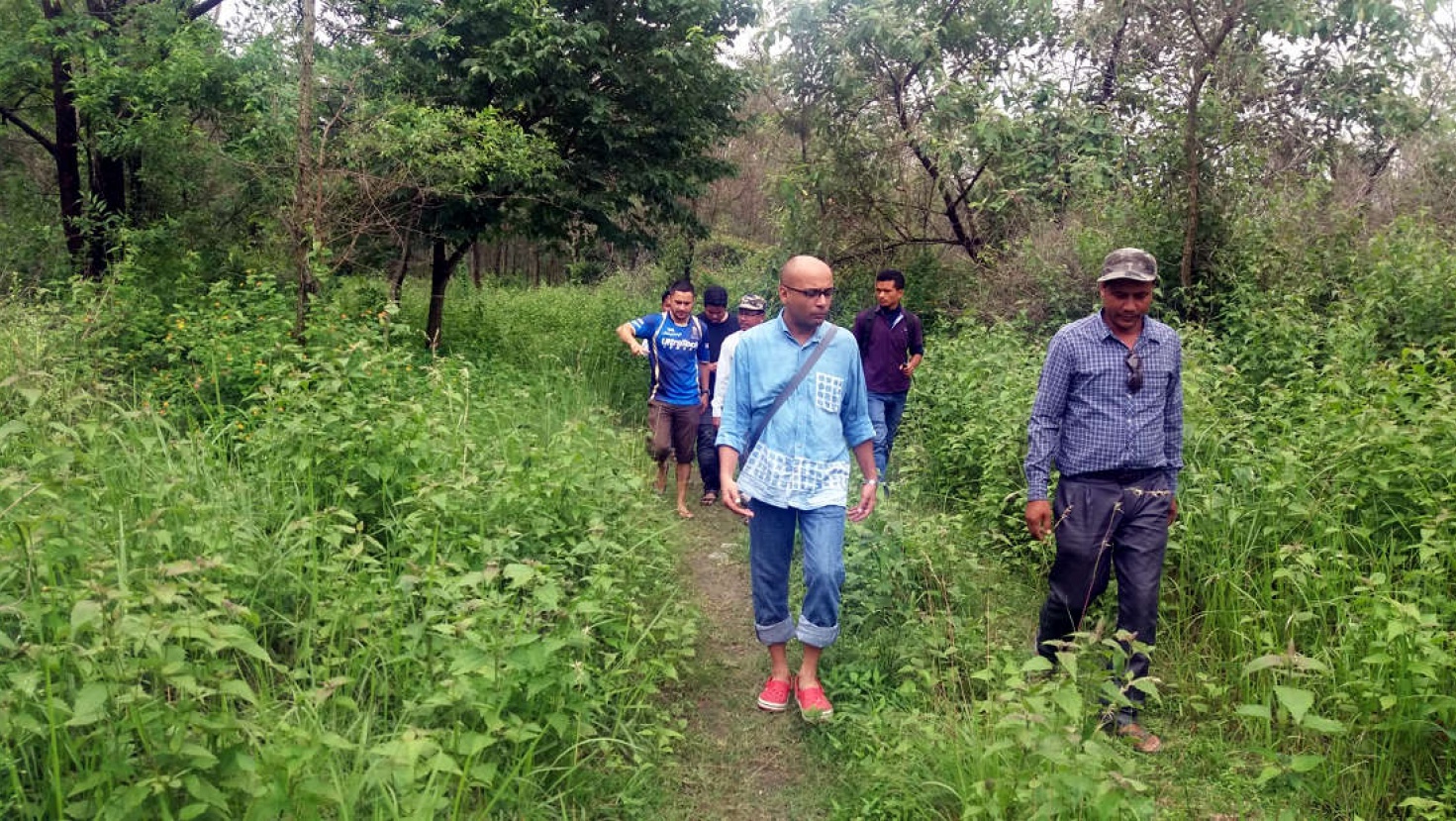 Joint Forest Management Committee of Bhairabkhunda Reserve Forest taking visitors on a tour. (Source: Balipara Foundation)