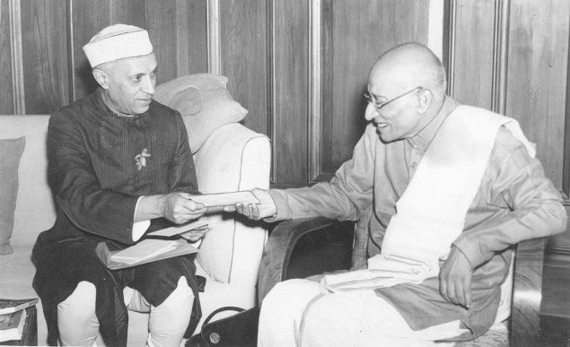 C Rajagopalachari with Pandit Nehru. Both men differed immensely on the subject of economic policy and other governance related matters, but personally held a deep regard for each other. (Source: Facebook)