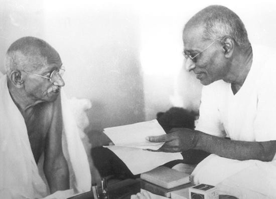 Rajaji held Mahatma Gandhi in high regard, but had the courage to oppose him on principled ground. This was particularly the case during his opposition to the Quit India Movement. (Source: Facebook) 