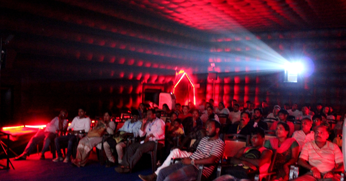 This Awesome ‘Travelling’ Multiplex Is Taking Cinema to Villages in 14 Indian States!