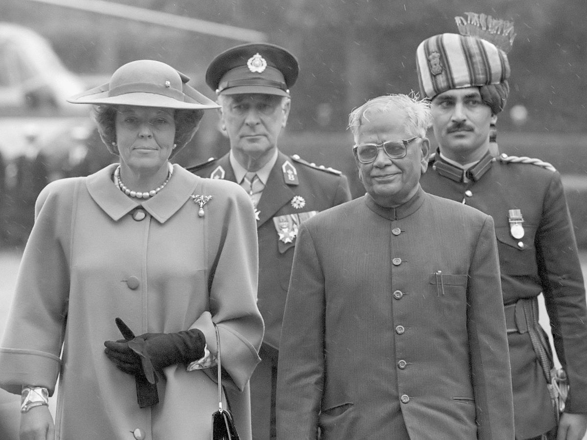 President R Venkataraman walking with Queen Beatrix of the Netherlands in 1988.  (Source: Wikimedia Commons)