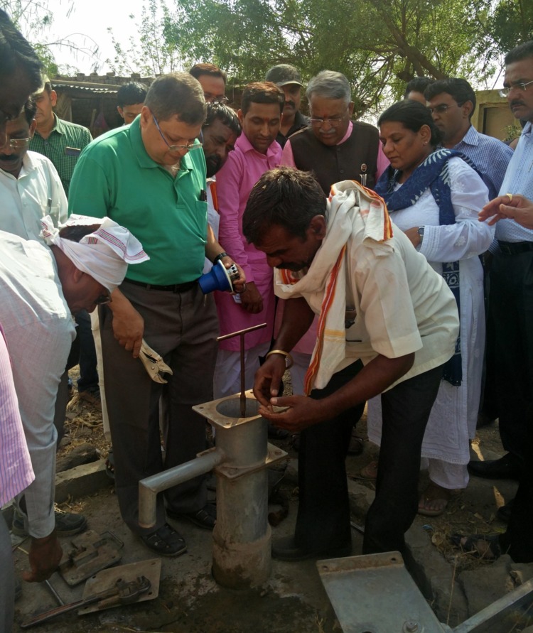 Anjan Mukherjee assisting locals with installing Taraltec Disinfection Reactor. (Source: Taraltec Solutions)