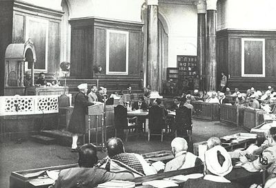 Constituent Assembly members discussing the Draft Constitution. (Source: CADIndia) 