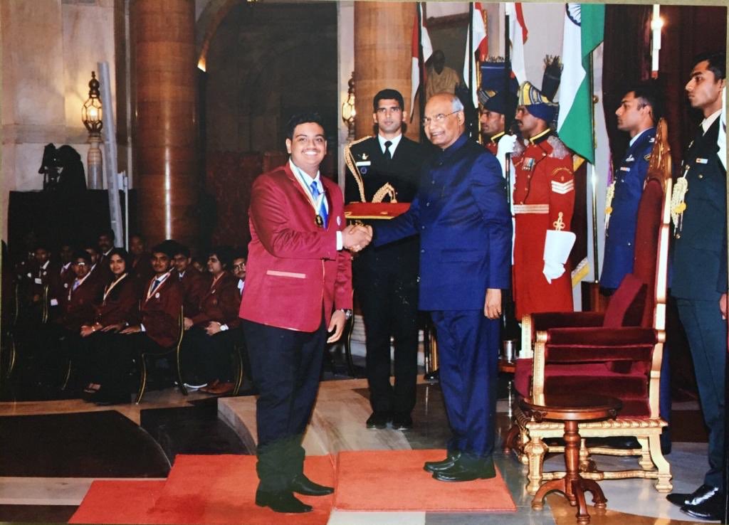 Naisargik Lenka receiving the award from President Ram Nath Kovind. (Source: Twitter)