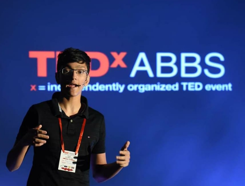 Rohan S Nair giving a TEDx talk. (Source: Sprinklebytes) 