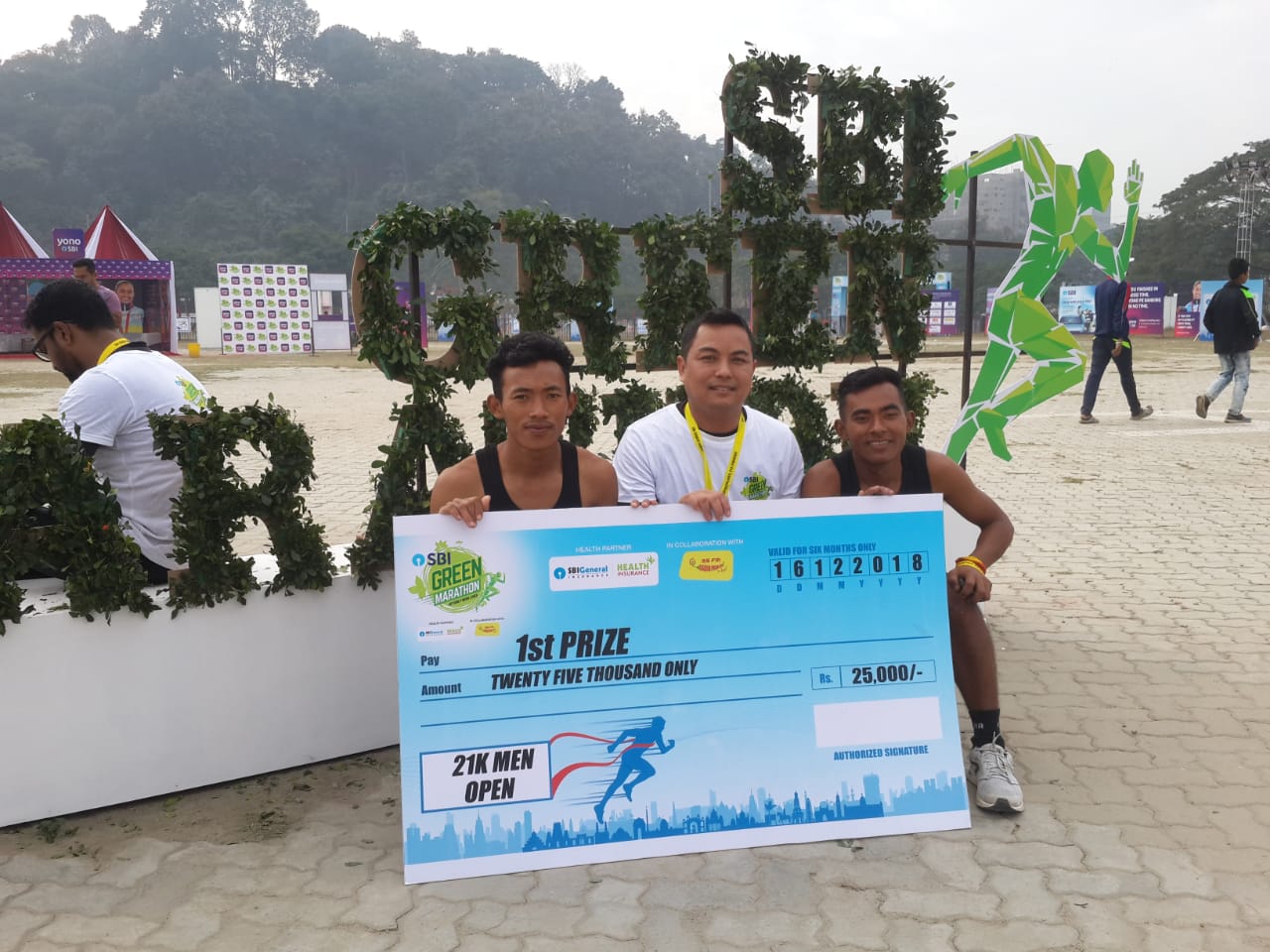 Batsrang Sangma (Extreme Left), won the 2018 Guwahati Half Marathon.