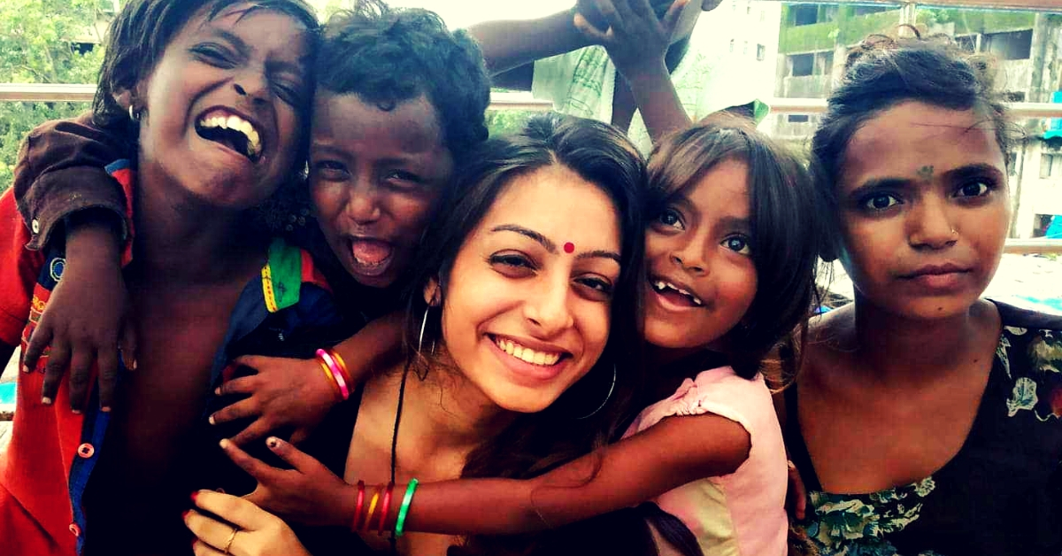 22-YO Mumbai Woman Turns Skywalk into Classroom; Teaches Kids of Beggars for Free