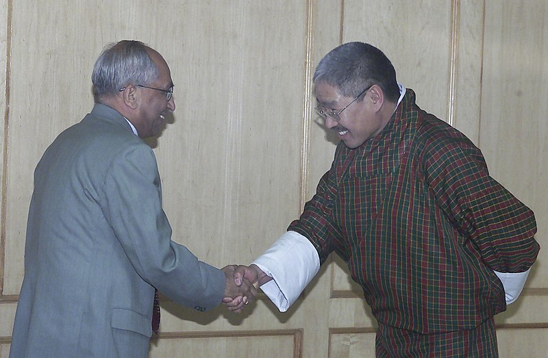 Chief Election Commissioner, Bhutan, Dasho Kunzang Wangdi shaking hands with his Indian counterpart B. B. Tandon, in New Delhi on February 23, 2006. (Source: WIkimedia Commons)